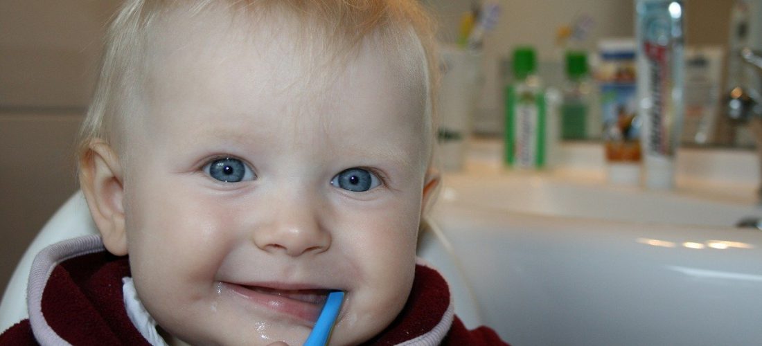 tanden poetsen baby /kind