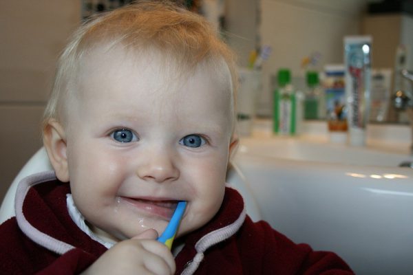 tanden poetsen baby /kind